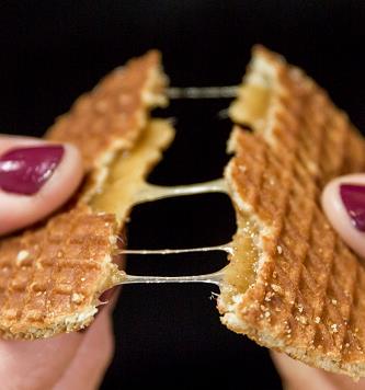 Dutch Stroopwafel Gift Set, Matching Mug & Tin with 8 Vegan Stroopwafels