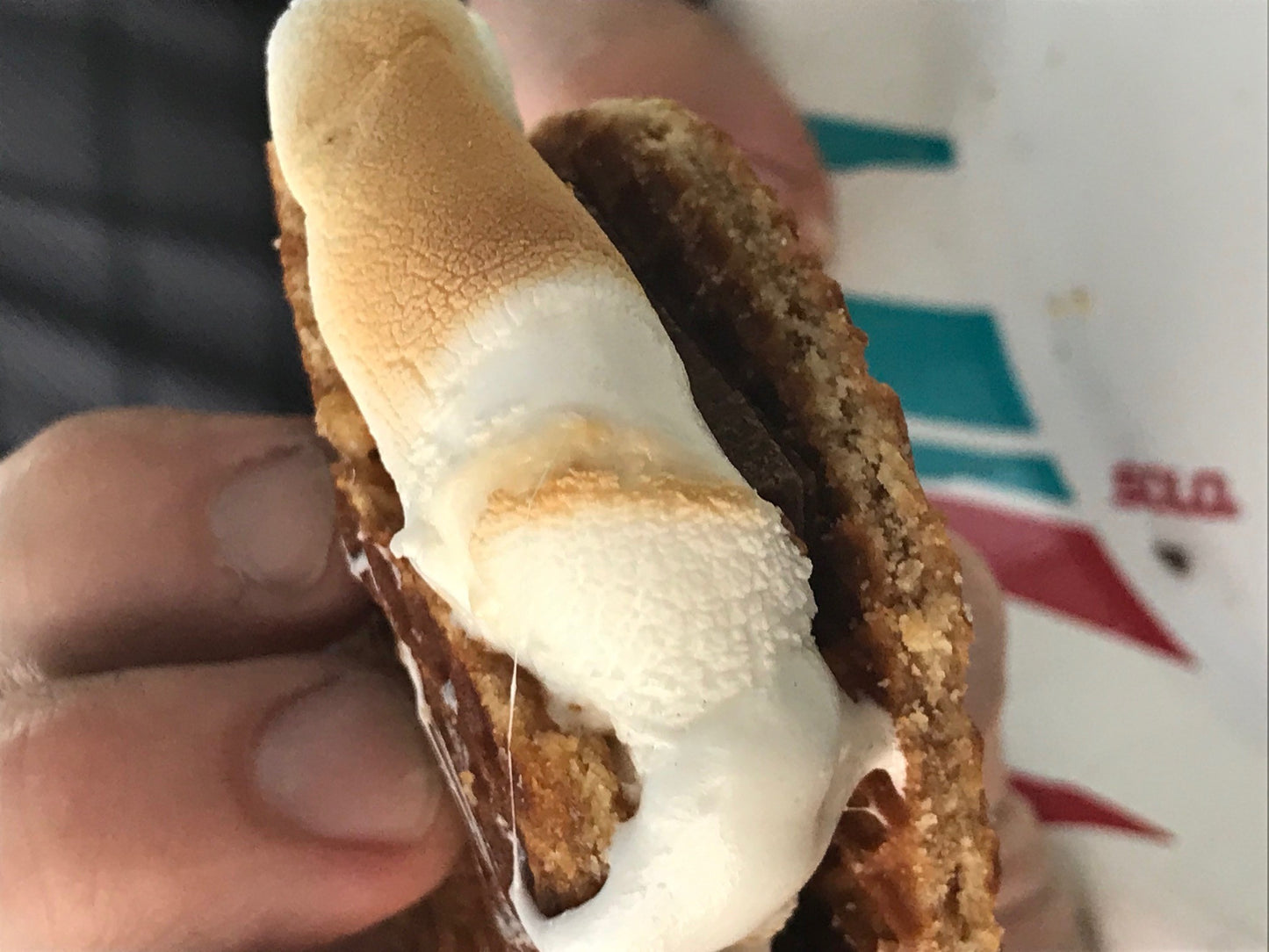 One bag with 8 fresh baked classic caramel stroopwafels to try